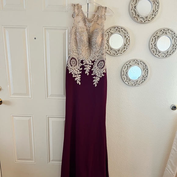 Long Burgundy prom dress - Picture 2 of 5